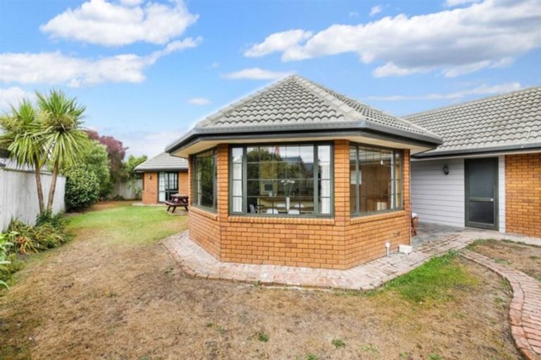 Photo of property in 36 Orlando Crescent, Waimairi Beach, Christchurch, 8083