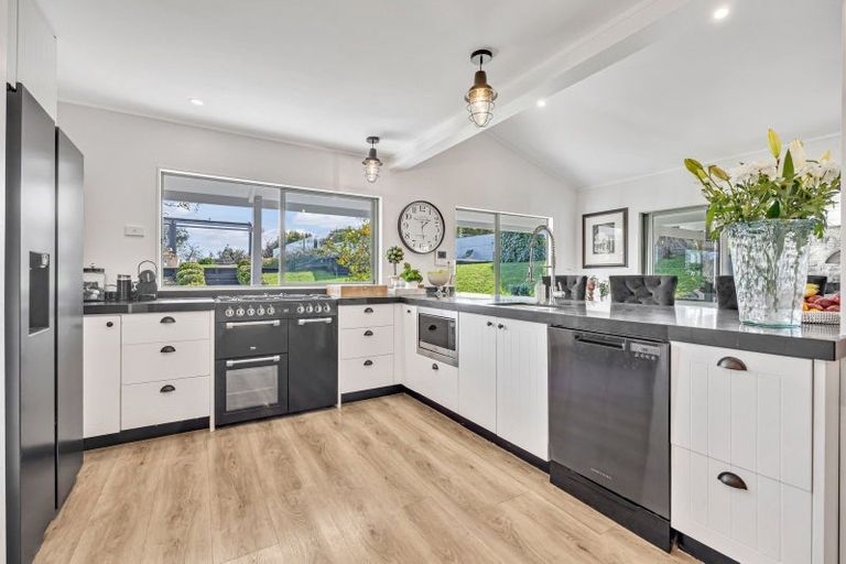 Photo of property in 16 Potts Road, Whitford, Howick, 2571