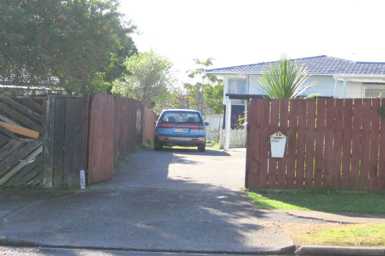 Photo of property in 1/4 Courant Place, Clover Park, Auckland, 2019