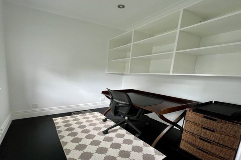 Photo of property in 8 William Bond Street, Stanley Point, Auckland, 0624
