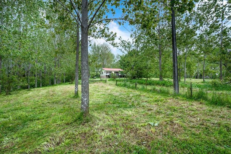 Photo of property in 96 Pomona Road, Kumeu, 0891