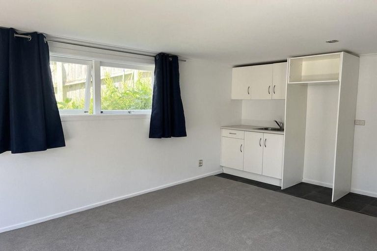 Photo of property in 8 Saffron Street, Birkdale, Auckland, 0626