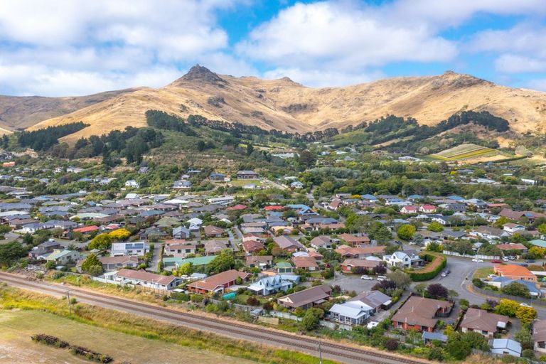 Photo of property in 11 Warner Place, Heathcote Valley, Christchurch, 8022