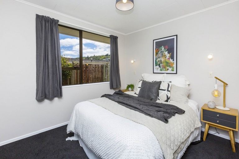 Photo of property in 1/21 Roband Crescent, Brown Owl, Upper Hutt, 5018