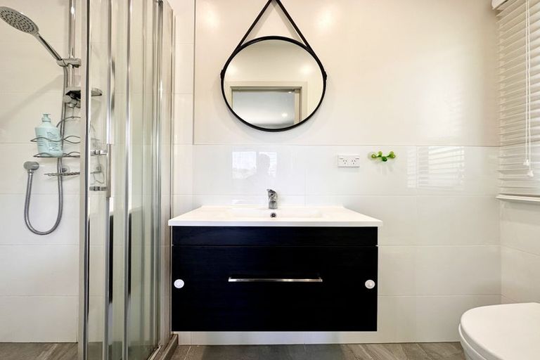 Photo of property in 15 Mcdowell Crescent, Hillcrest, Auckland, 0627