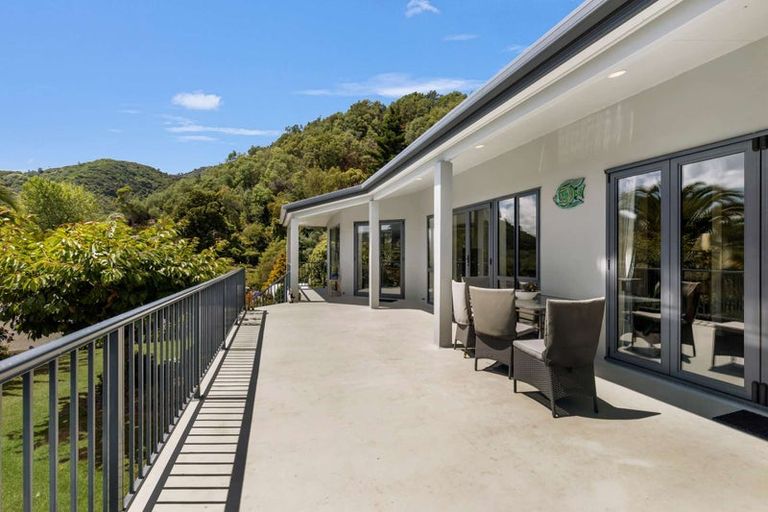 Photo of property in 85 Kent Street, Picton, 7220