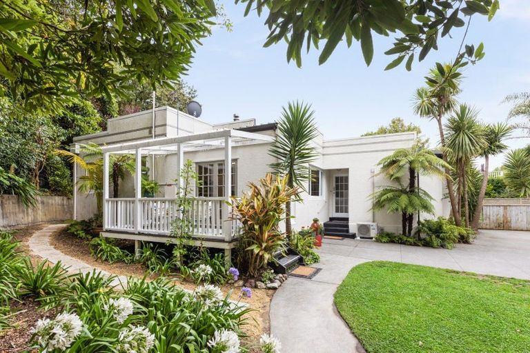 Photo of property in 6 Ormond Road, Hospital Hill, Napier, 4110