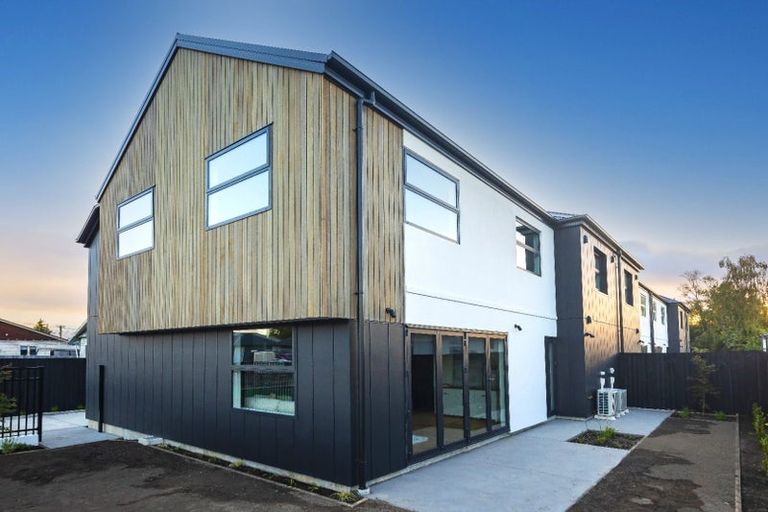 Photo of property in 3/117 Hills Road, Edgeware, Christchurch, 8013