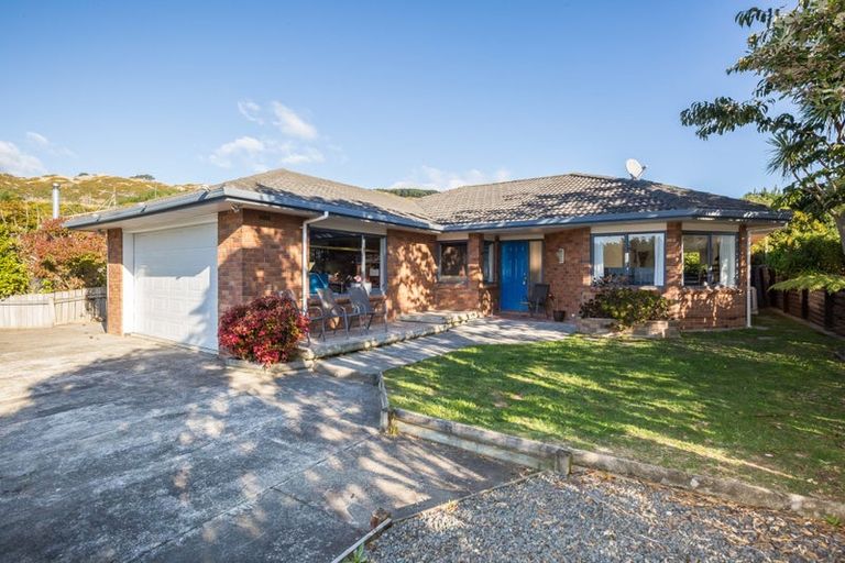 Photo of property in 10 Ribbonwood Terrace, Ranui, Porirua, 5024