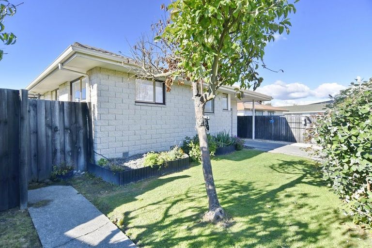 Photo of property in 1/17 Castile Place, Belfast, Christchurch, 8051