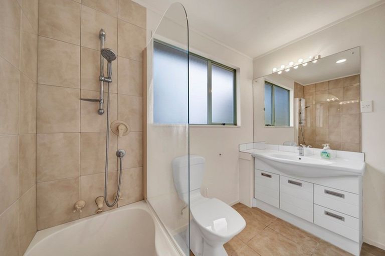 Photo of property in 3a Hillcrest Street, Glen Avon, New Plymouth, 4312