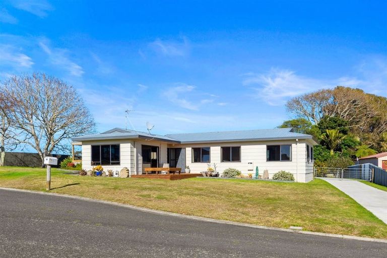 Photo of property in 18 Whenuariri Place, Maketu, Te Puke, 3189