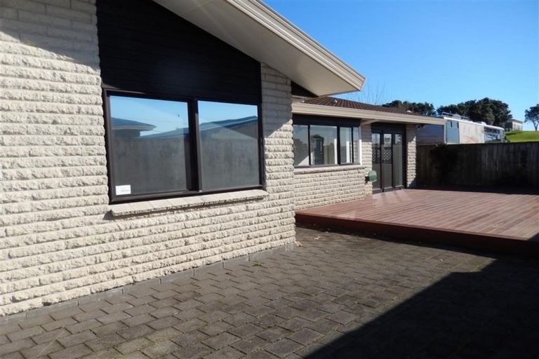 Photo of property in 6a Ropiha Street, Fitzroy, New Plymouth, 4312