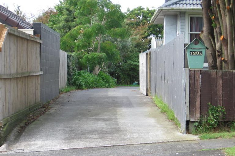 Photo of property in 1/123 Flanshaw Road, Te Atatu South, Auckland, 0610