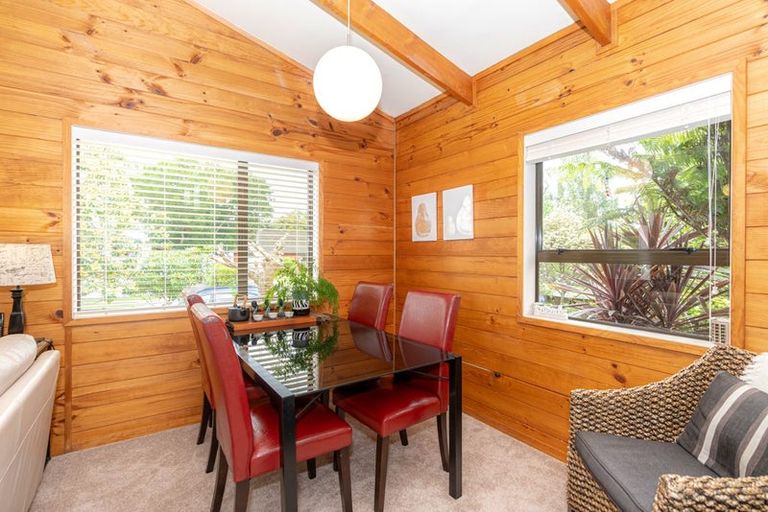 Photo of property in 14 Camellia Place, Hamilton Lake, Hamilton, 3204