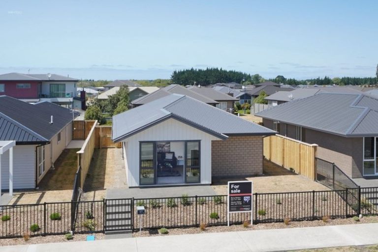 Photo of property in 49 Pegasus Boulevard, Pegasus, 7612