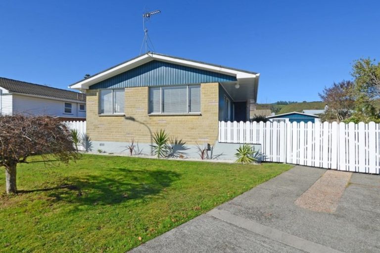 Photo of property in 15 Riversdale Road, Clouston Park, Upper Hutt, 5018