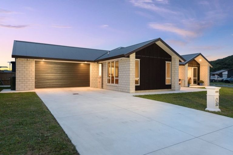 Photo of property in 52 Awataha Crescent, Pyes Pa, Tauranga, 3110