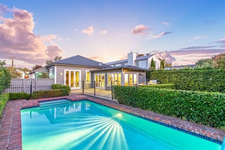 Photo of property in 7 Poynder Avenue, Merivale, Christchurch, 8014