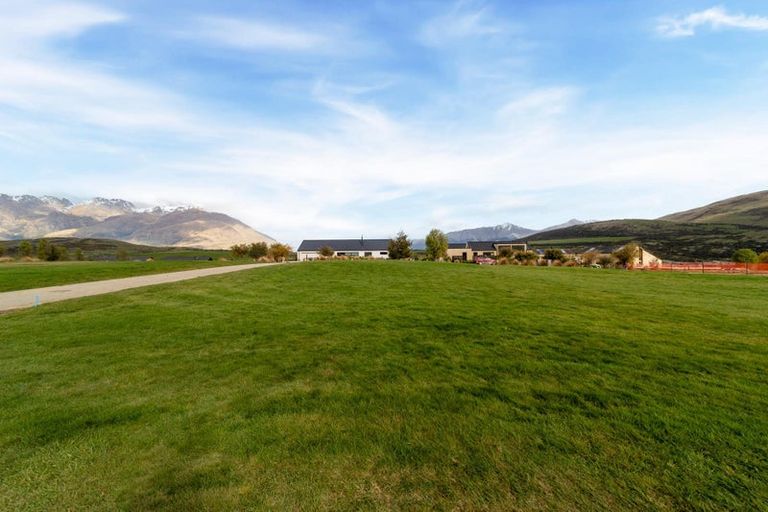 Photo of property in 22 Cunninghams Drive, Jacks Point, Queenstown, 9371