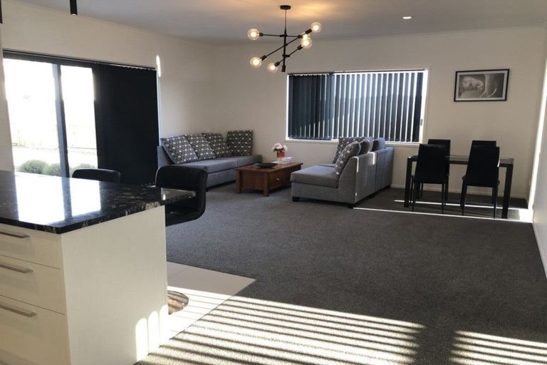 Photo of property in 26 Waitemata Drive, One Tree Point, 0118