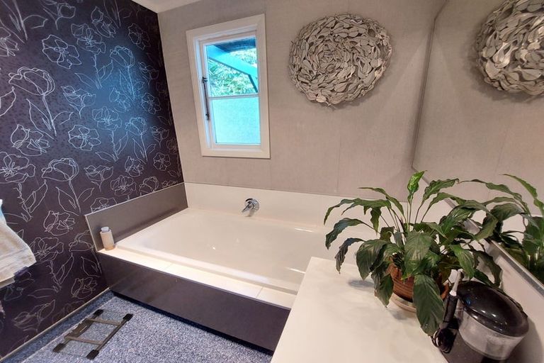 Photo of property in 12a Burns Street, Westown, New Plymouth, 4310