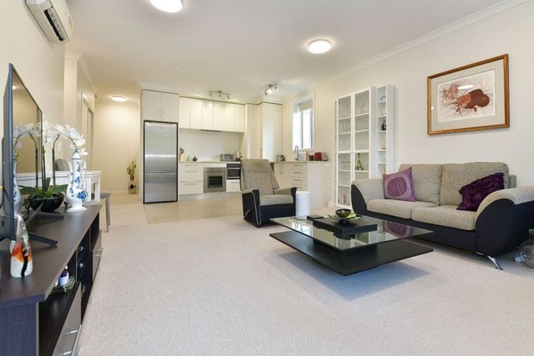 Photo of property in 20 Rewa Rewa Lane, Orewa, 0931