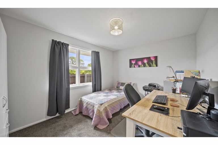 Photo of property in 108 Wainoni Road, Avondale, Christchurch, 8061