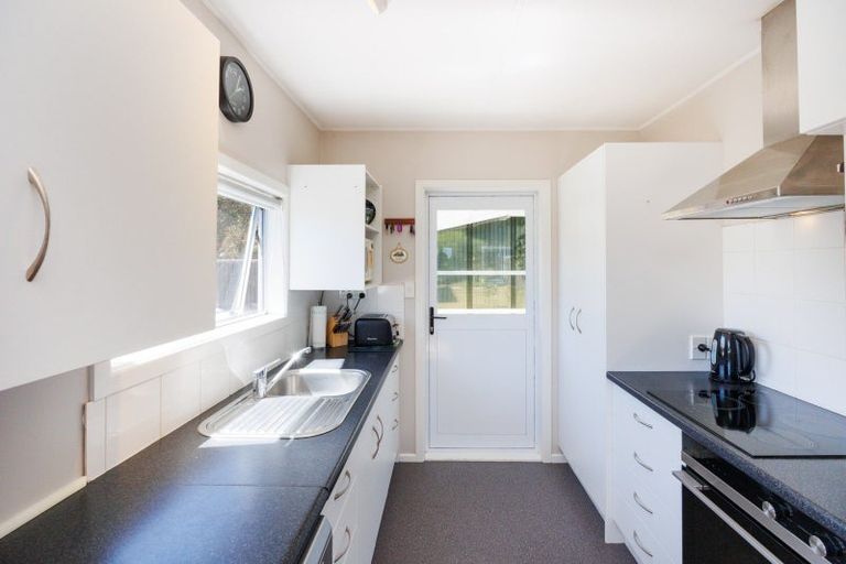 Photo of property in 15 Ferry Street, Foxton Beach, Foxton, 4815