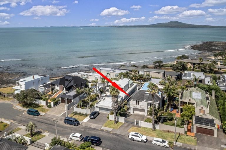 Photo of property in 31 Ocean View Road, Milford, Auckland, 0620