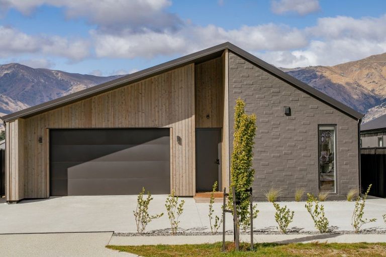 Photo of property in 17 Dunn Street, Lake Hawea, 9382