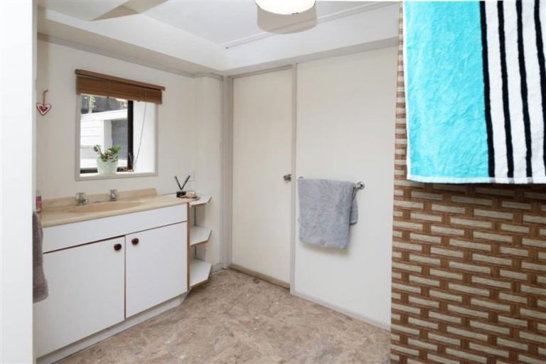 Photo of property in 83 Alexander Street, Cockle Bay, Auckland, 2014