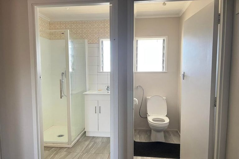 Photo of property in 1/115 Mcleod Road, Te Atatu South, Auckland, 0610