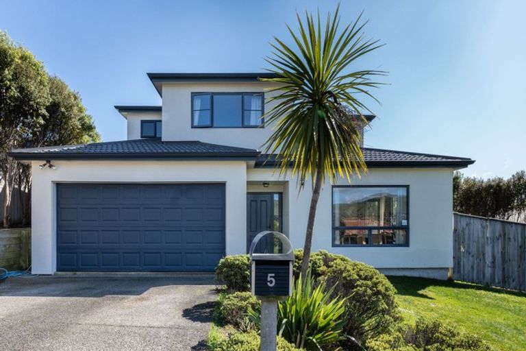 Photo of property in 5 Kaweka Close, Aotea, Porirua, 5024