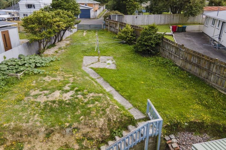 Photo of property in 6 Hampshire Street, Cannons Creek, Porirua, 5024