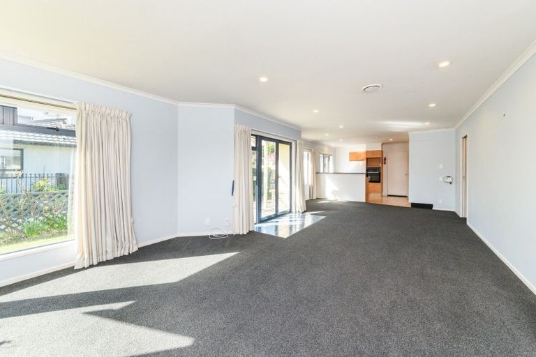 Photo of property in 14 Winston Avenue, Hokowhitu, Palmerston North, 4410