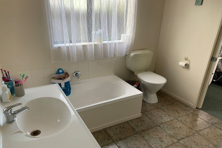 Photo of property in 32a Pine Road, Orewa, 0931