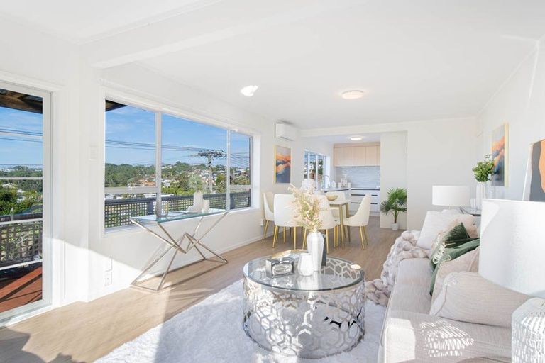 Photo of property in 1/17 Jellicoe Road, Murrays Bay, Auckland, 0630