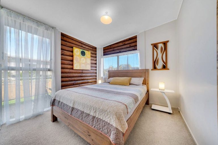 Photo of property in 2 Karaka Road, Kawakawa Bay, Papakura, 2585