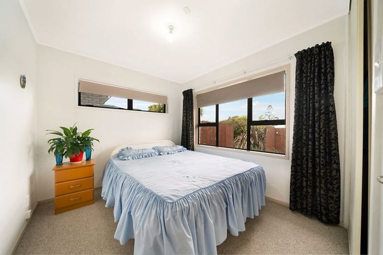 Photo of property in 12 Palmer Avenue, Glen Eden, Auckland, 0602