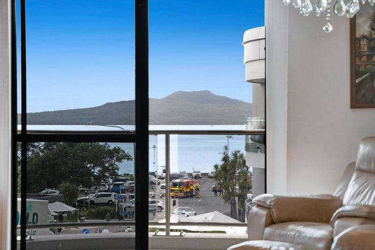 Photo of property in 1b/5 The Promenade, Takapuna, Auckland, 0622