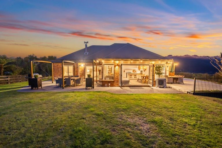 Photo of property in 65 Mount Marua Way, Timberlea, Upper Hutt, 5018