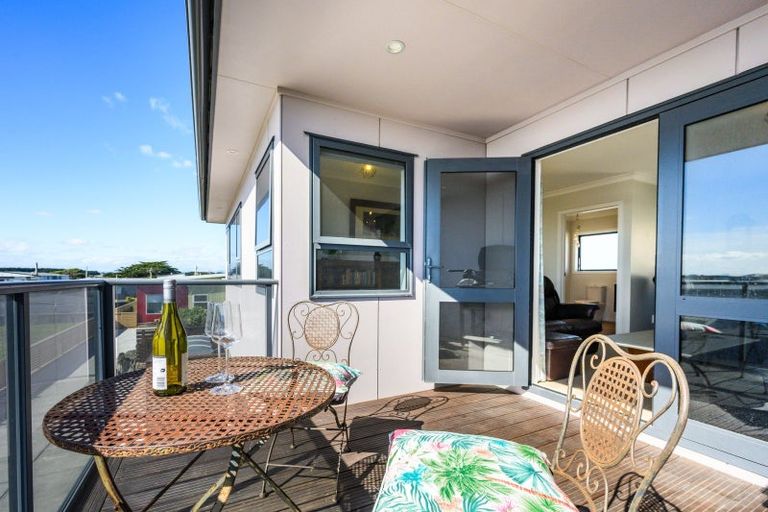 Photo of property in 17 Marine Parade South, Foxton Beach, Foxton, 4815