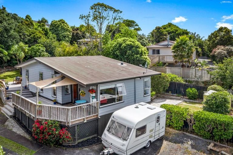 Photo of property in 11 Cottam Grove, Northcross, Auckland, 0632