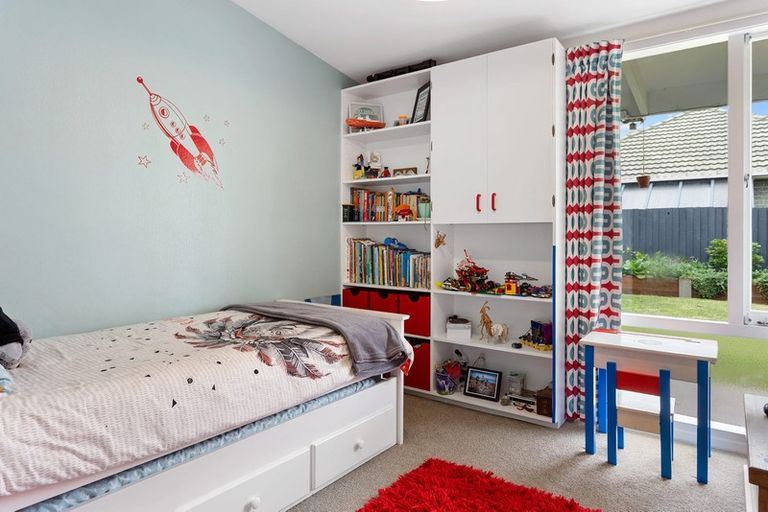 Photo of property in 24 Erin Crescent, Mairehau, Christchurch, 8013