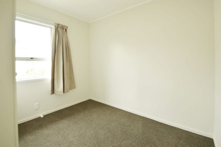 Photo of property in 64 Peverill Crescent, Papatoetoe, Auckland, 2025