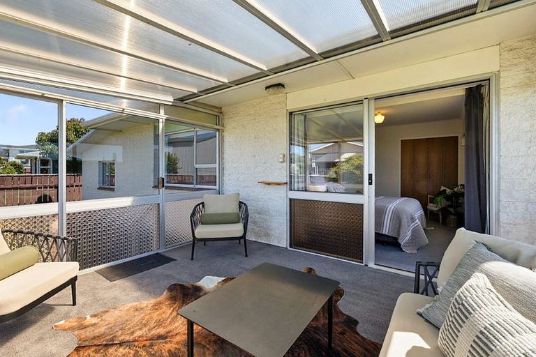 Photo of property in 43 Nevada Drive, Merrilands, New Plymouth, 4312