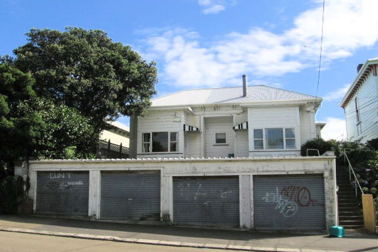 Photo of property in 4/6 Te Wharepouri Street, Berhampore, Wellington, 6023