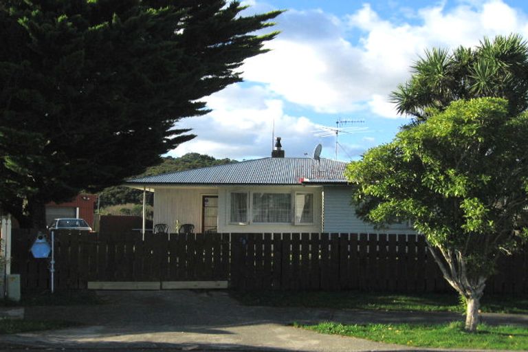 Photo of property in 28 Wetherby Grove, Wainuiomata, Lower Hutt, 5014