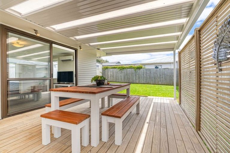 Photo of property in 22 Roberts Road, Te Atatu South, Auckland, 0610